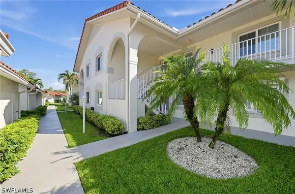 380 Gabriel Circle #8, Naples, FL 34104