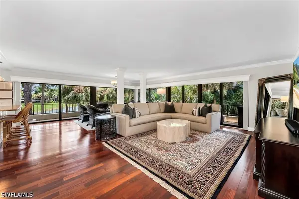 105 Clubhouse Lane #389, Naples, FL 34105