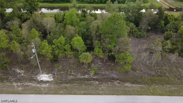911 Foxdale Avenue, Lehigh Acres, FL 33974