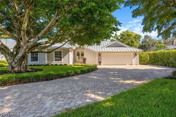 8137 Ronda Court, Naples, FL 34109