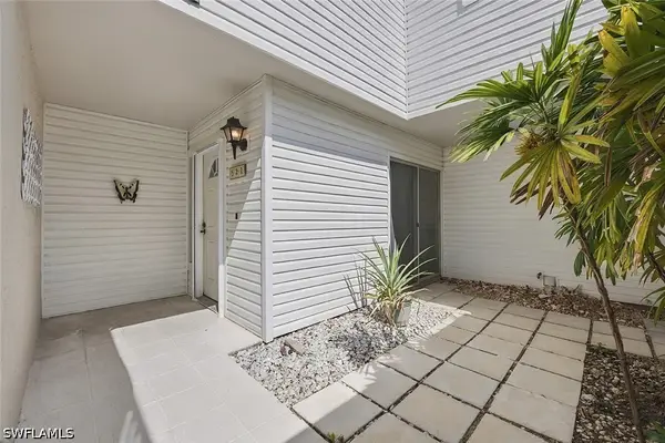 522 Bristle Cone Lane #62, Naples, FL 34113