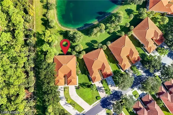 475 Robin Hood Circle #202, Naples, FL 34104
