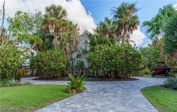 5058 Seahorse Avenue, Naples, FL 34103