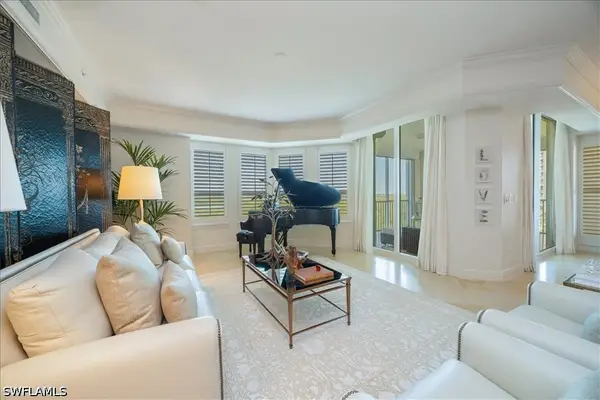 285 Grande Way #706, Naples, FL 34110