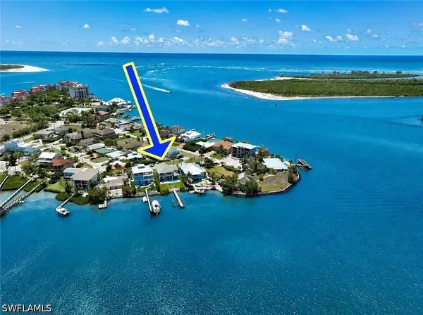 62 Dolphin Circle, Naples, FL 34113