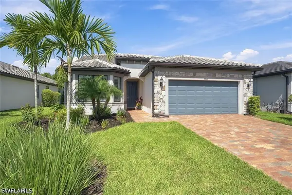 6825 Greenbriar Court, Naples, FL 34114