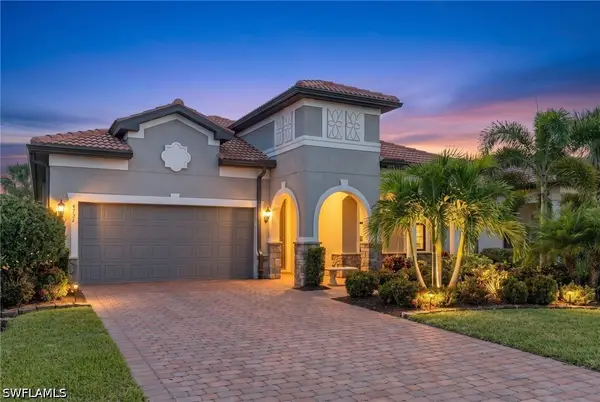 9724 Everglades Drive, Naples, FL 34120
