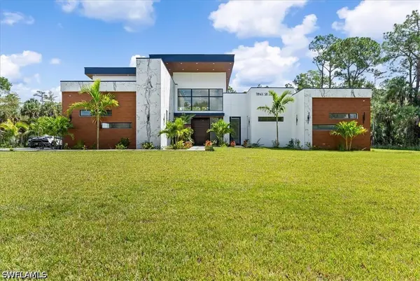 360 3rd Street Nw, Naples, FL 34120