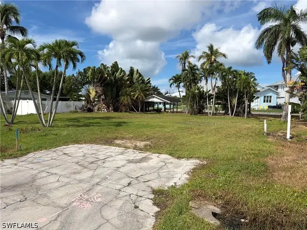 1138 Christopher Court, Naples, FL 34104
