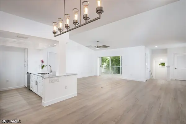 764 Willowbrook Drive #1106, Naples, FL 34108