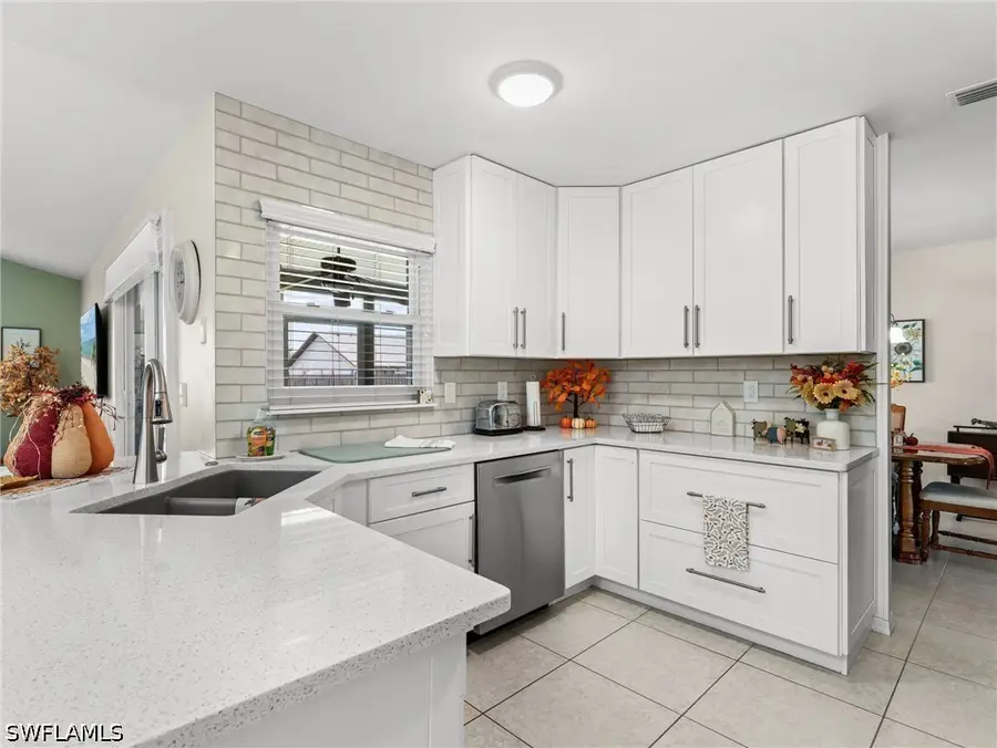 27 NE 9th Place, Cape Coral, FL 33909 - #2