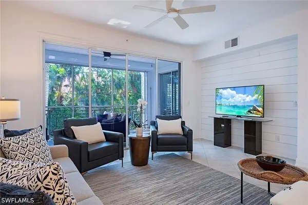 360 7th Avenue S #4, Naples, FL 34102