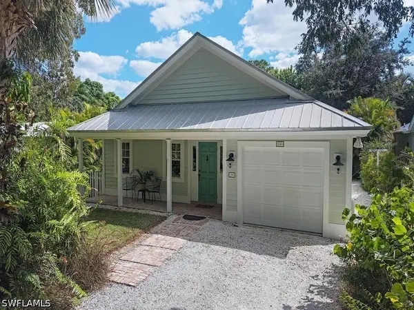 1260 12th Avenue N, Naples, FL 34102
