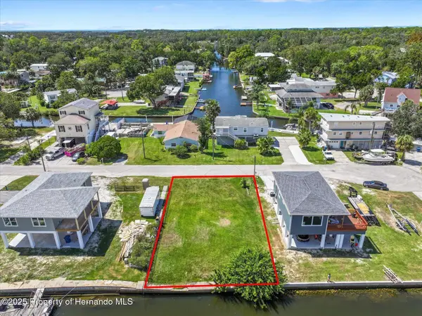 6262 Island Drive, Weeki Wachee, FL 34607