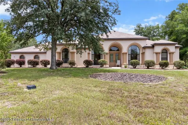 64 Cypress Boulevard E, Homosassa, FL 34446