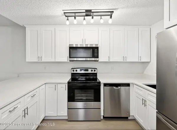 1524 Lakeview Road, Clearwater, FL 33756