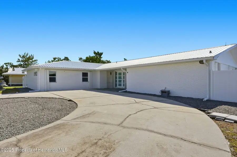 11982 W Bayshore Drive, Crystal River, FL 34429 - Image #2