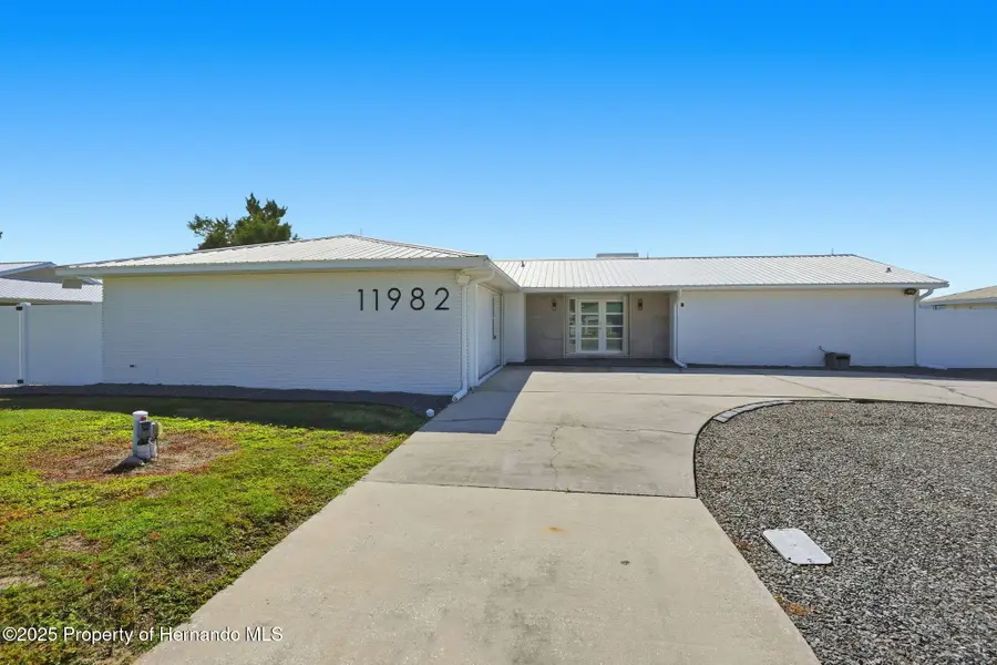 11982 W Bayshore Drive, Crystal River, FL 34429 - Image #3