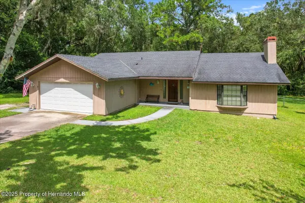 916 Whiteway Drive, Brooksville, FL 34601