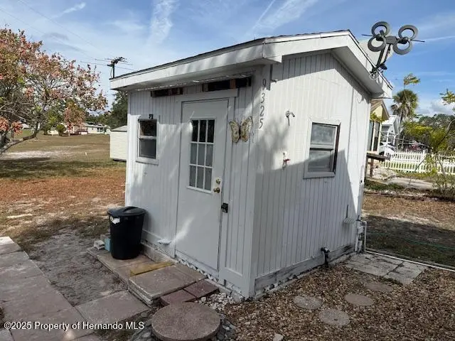 9325 Grizzly Bear Lane, Weeki Wachee, FL 34613 - Image #2