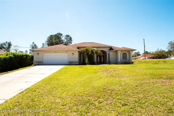 10400 Golden Ave, Weeki Wachee, FL 34613