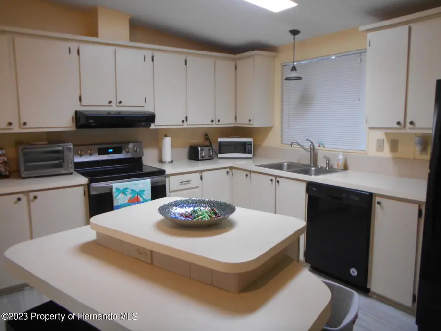 15084 Brookridge Boulevard, Brooksville, FL 34613 - Image #2