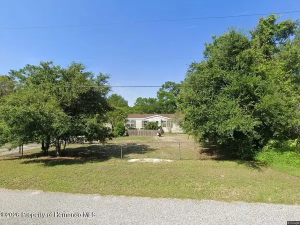 10050 Lake Drive, Weeki Wachee, FL 34613