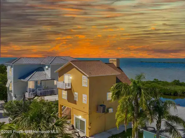 6633 Driftwood Drive, Hudson, FL 34667