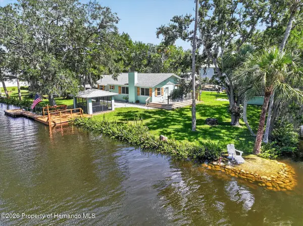 6086 Island Drive, Weeki Wachee, FL 34607