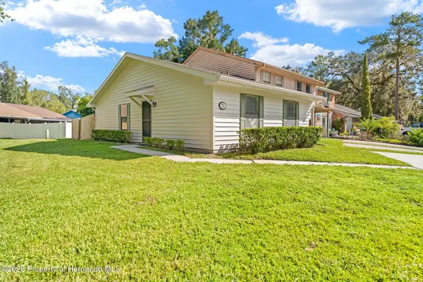 828 Village Drive, Brooksville, FL 34601