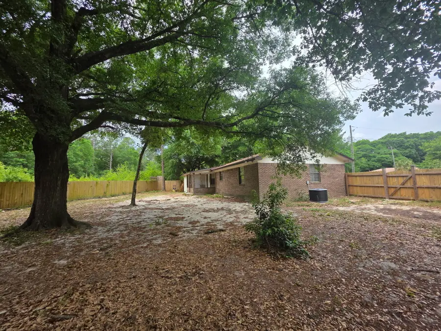 215 Aza Place, Crestview, FL 32539 - #3