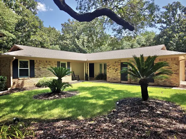 1559 Oak Shore, Gulf Breeze, FL 32563