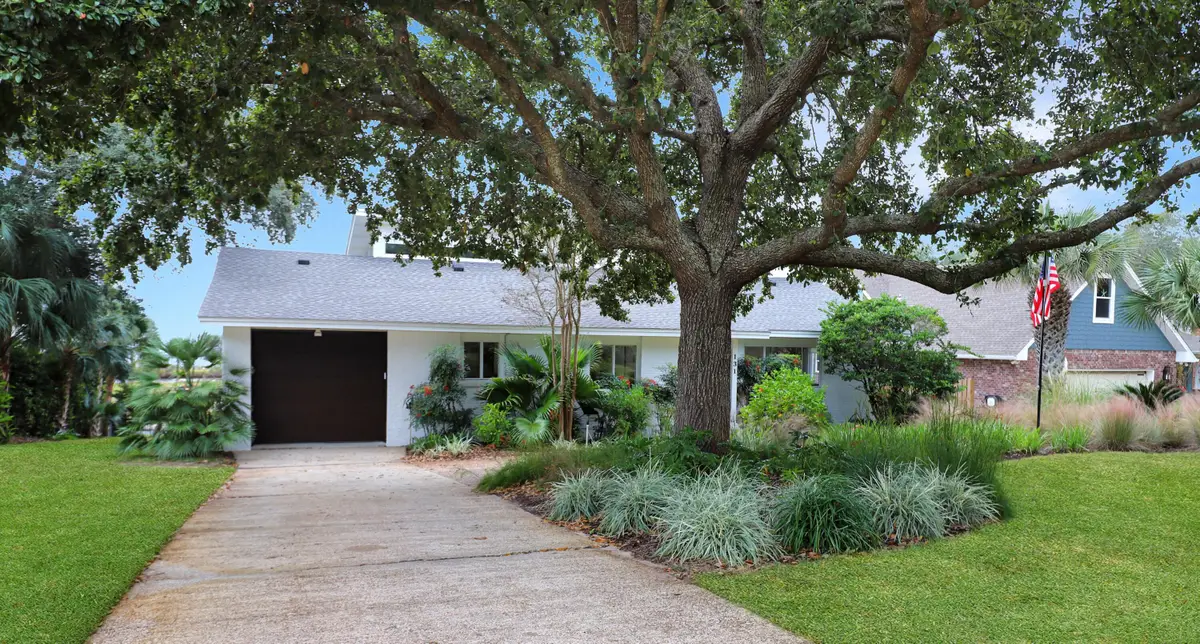 131 Shoreline Drive, Gulf Breeze, FL 32561 - Image #1