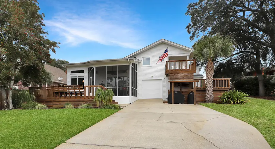 131 Shoreline Drive, Gulf Breeze, FL 32561 - Image #2