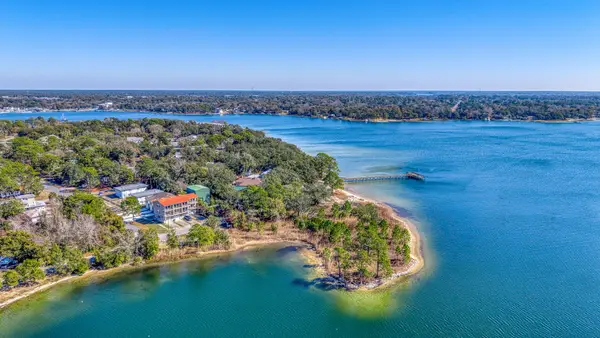 1157 N Bayshore Drive, Valparaiso, FL 32580