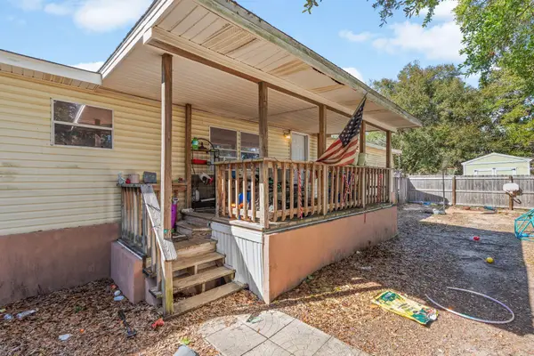 2125 Jeannie Street, Navarre, FL 32566