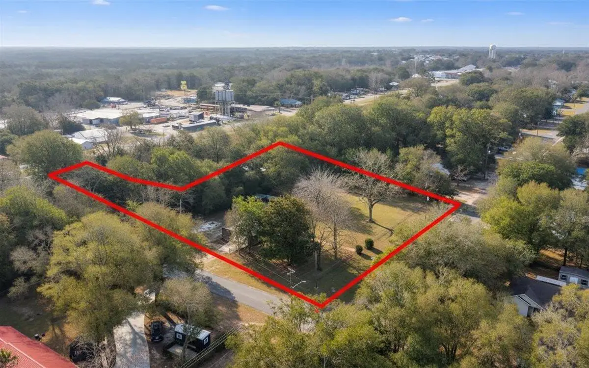 750 W Orange Avenue, Defuniak Springs, FL 32435 - #1