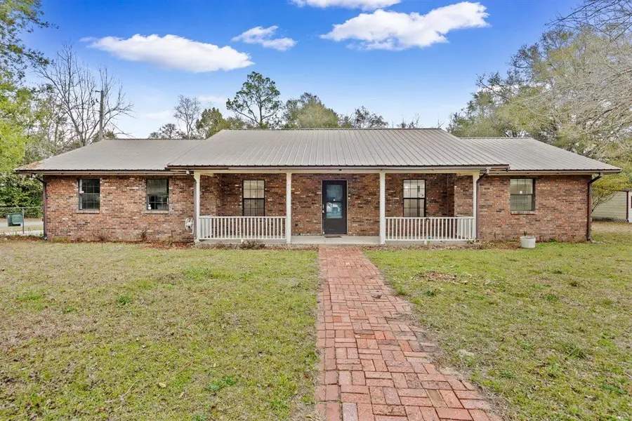 750 W Orange Avenue, Defuniak Springs, FL 32435 - #2