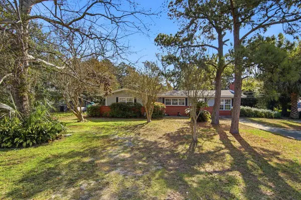 402 Navarre Street, Gulf Breeze, FL 32563