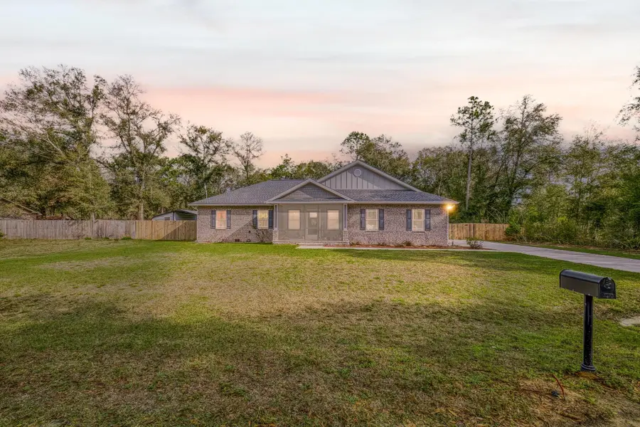 922 E Edney Avenue, Crestview, FL 32539 - #3