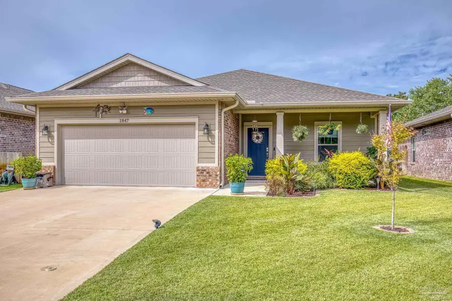 1847 Medlin Ct, Navarre, FL 32566 - Image #2