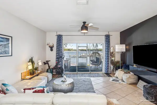 7222 Majestic Blvd, Navarre, FL 32566