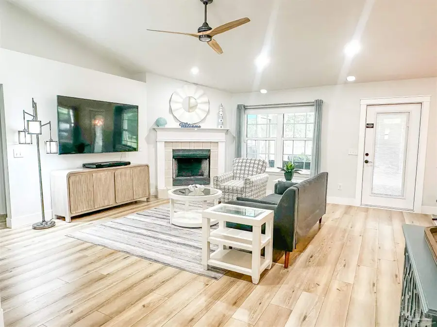 6977 Flintwood St, Navarre, FL 32566 - Image #3