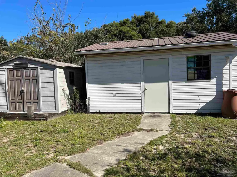 4574 Simpson St, Milton, FL 32583 - Image #3