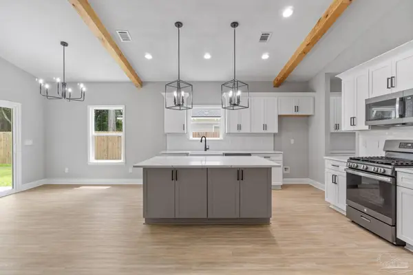 1427 Madelyn Woods Dr, Pensacola, FL 32506