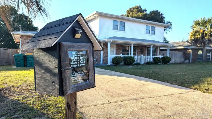 12 W Casa Loma Dr, Mary Esther, FL 32569 - Image #2