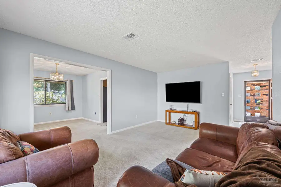 261 Briarwood Cir, Fort Walton Beach, FL 32548 - Image #2