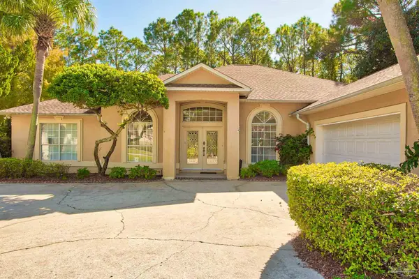 1284 Point East Cir, Gulf Breeze, FL 32563