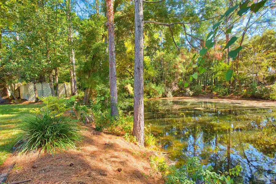1284 Point East Cir, Gulf Breeze, FL 32563 - Image #3