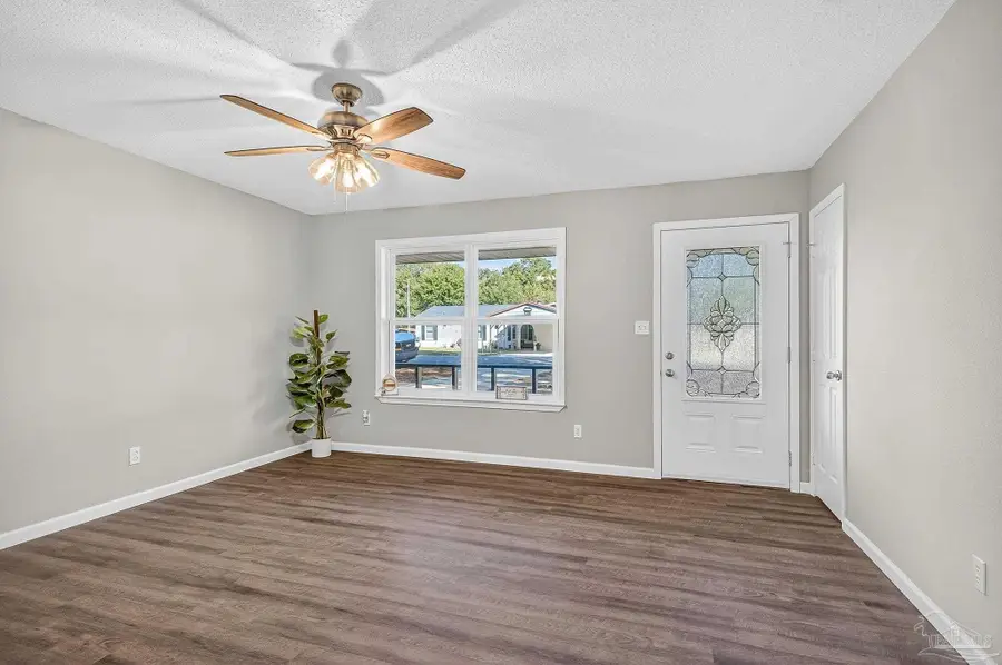 6439 Kennington Cir, Milton, FL 32570 - Image #2